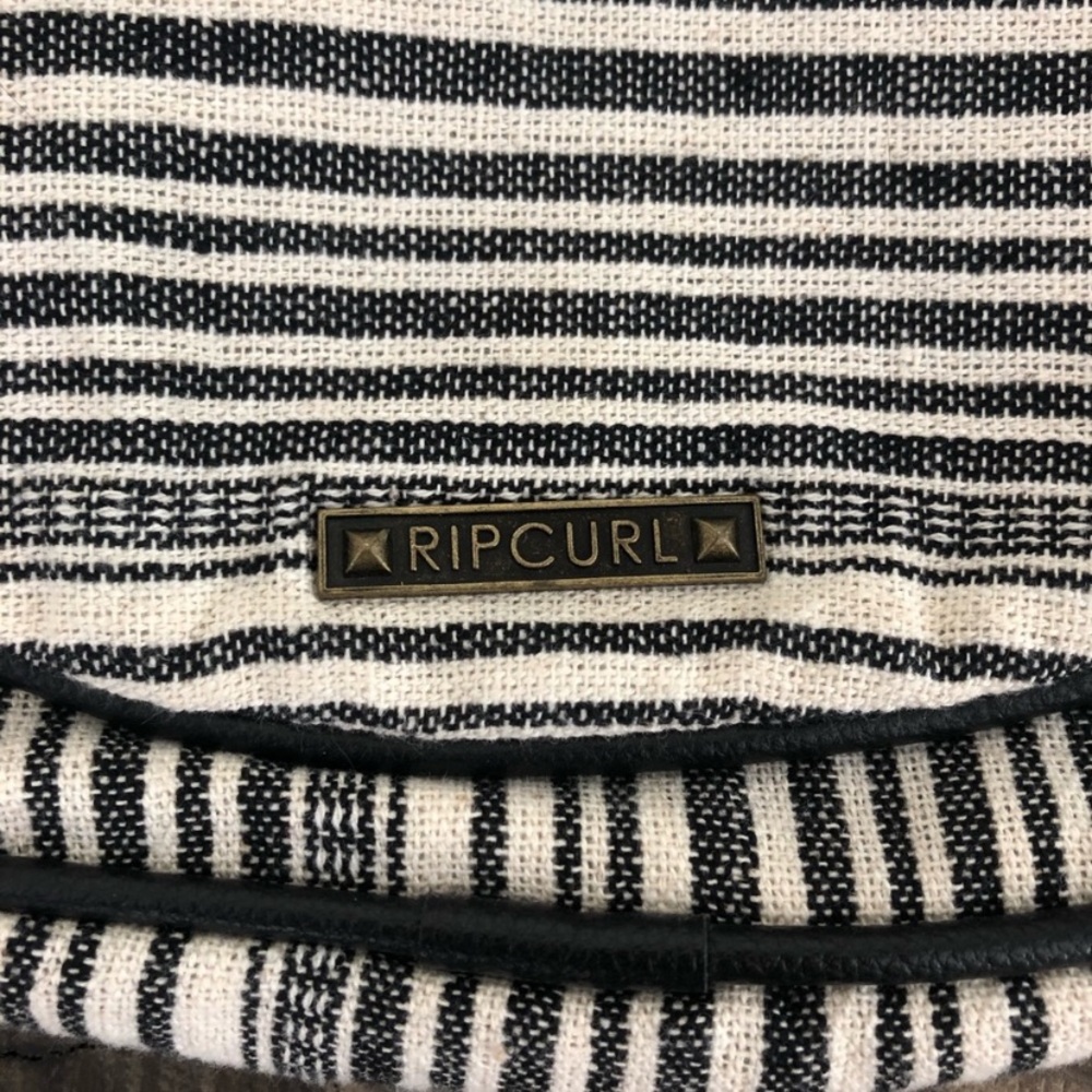 Mini Ripcurl Crossbody🌊 - Picture 2 of 6
